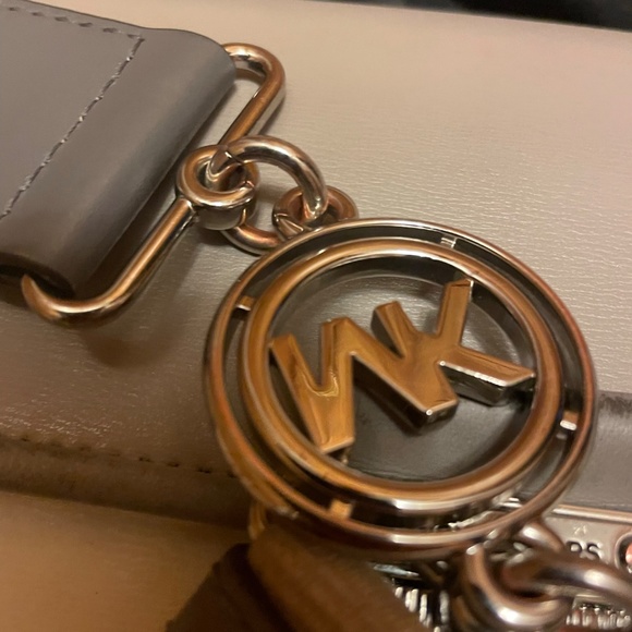 Genuine Michael Kors purse from Macy’s. It’s 2 shades of gray and white. Square. - Picture 3 of 10